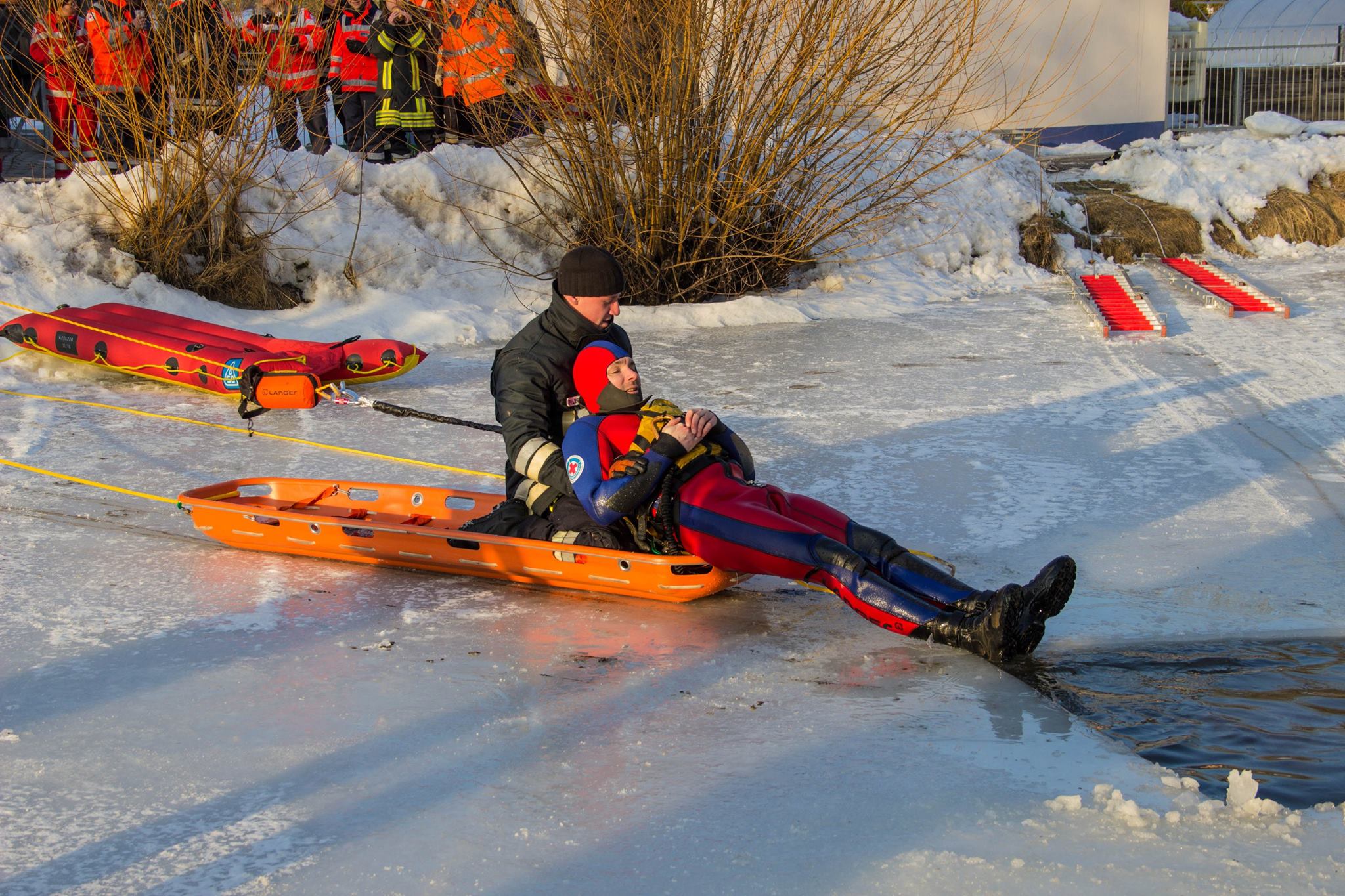 Read more about the article Eisrettungsübung in Kooperation mit der Wasserwacht